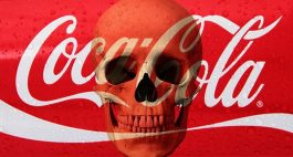 „Кока Кола” со антирасистичка обука ги учи своите вработени да бидат „помалку бели“, но не и помалку загадувачи