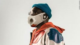 Фронтменот на Black Eyed Peas ќе продава заштитна маска за 300 долари