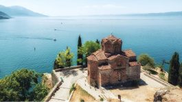 Србите ќе летуваат во Охрид и Струга со 20% попуст – што со домашните туристи?