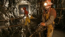 Пад на бројот на работници во рударство и преработувачка индустрија