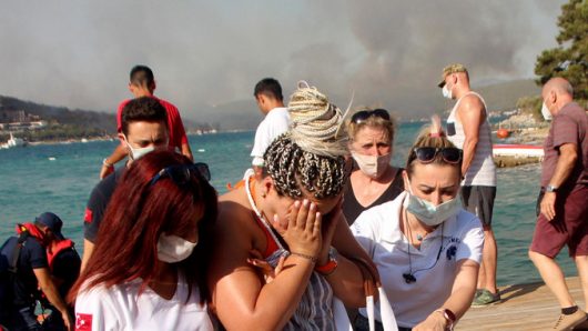 Започна евакуацијата на туристите од Бодрум поради пожарот