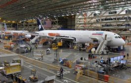 Боинг го намалува производството на 787 авиони поради нов проблем