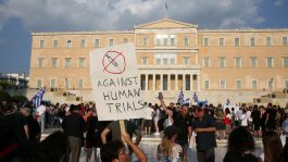 Нема лабаво во Грција, антивакцинаторите кои шират лажни вести ќе бидат апсени