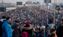 Вучиќ се уплаши за фотељата, народот победи, масовните протести против Рио Тинто вродија со резултат
