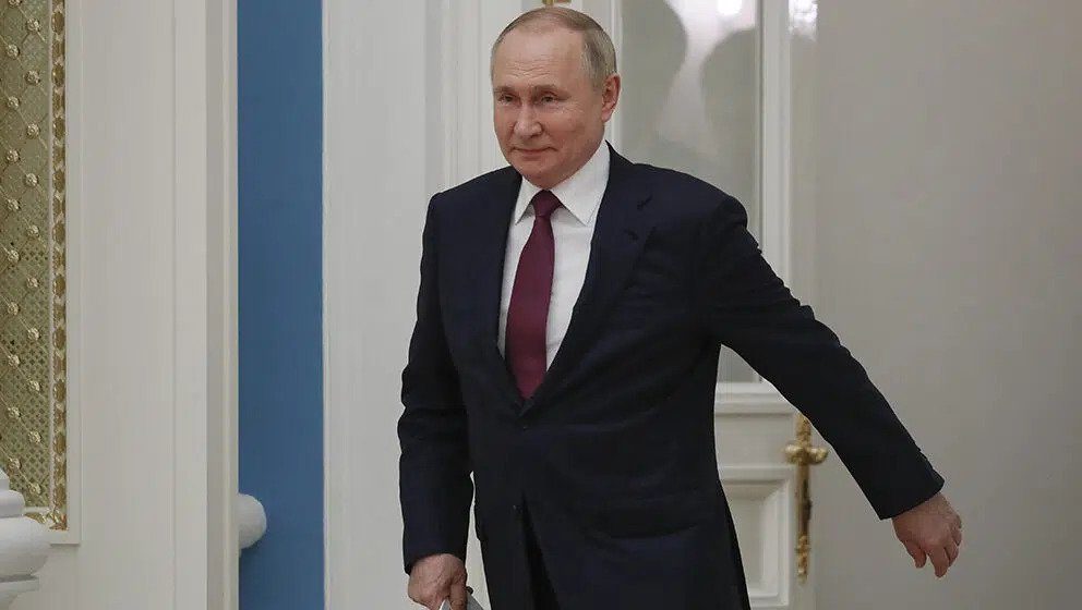 Путин го одобри законот со кој се наложува 15 години затвор за ширење „лажни вести“ за руската војска